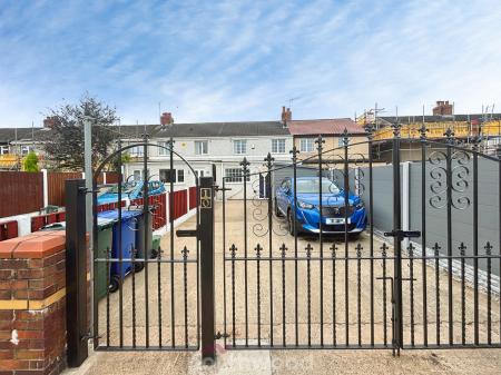 3 bedroom Terraced House for sale in Windsor Road, Stainforth, Doncaster, DN7