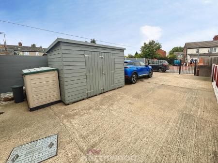 3 bedroom Terraced House for sale in Windsor Road, Stainforth, Doncaster, DN7