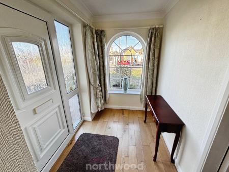 2 bedroom Bungalow for sale in Park Lane Close, Dunsville, Doncaster, DN7