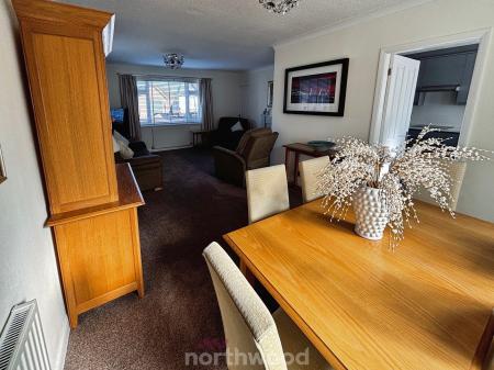 2 bedroom Bungalow for sale in Park Lane Close, Dunsville, Doncaster, DN7