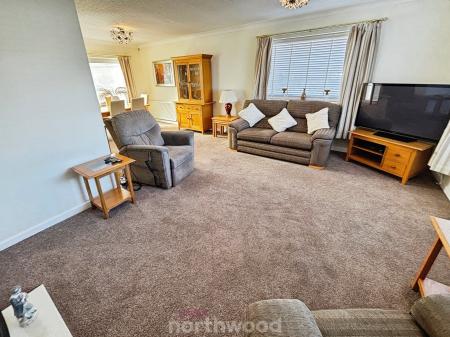 2 bedroom Bungalow for sale in Park Lane Close, Dunsville, Doncaster, DN7