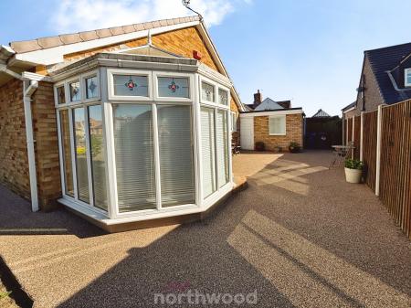 2 bedroom Bungalow for sale in Park Lane Close, Dunsville, Doncaster, DN7
