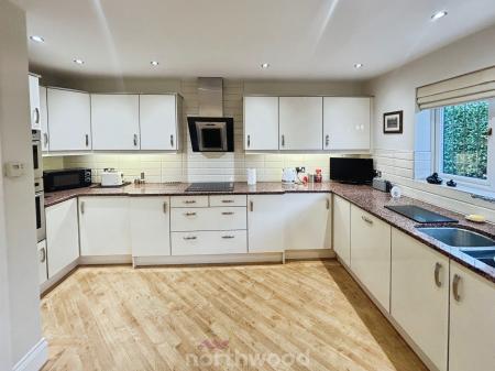 3 bedroom Detached house for sale in Station Road, Hatfield, Doncaster, DN7