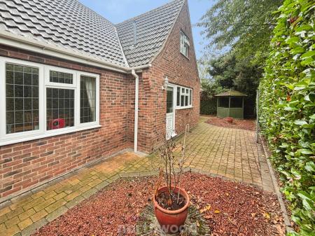 3 bedroom Detached house for sale in Station Road, Hatfield, Doncaster, DN7