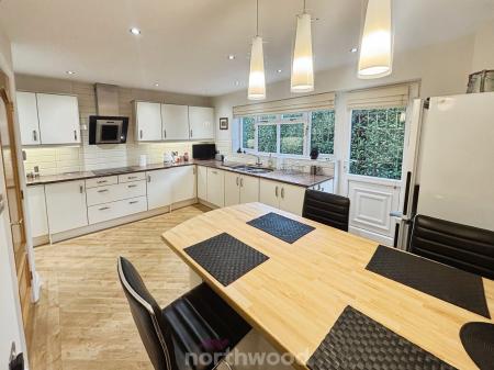 3 bedroom Detached house for sale in Station Road, Hatfield, Doncaster, DN7