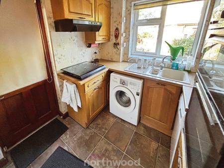 3 bedroom Semi-detached house for sale in Cleveland Way, Hatfield, Doncaster, DN7