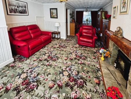 3 bedroom Semi-detached house for sale in Cleveland Way, Hatfield, Doncaster, DN7