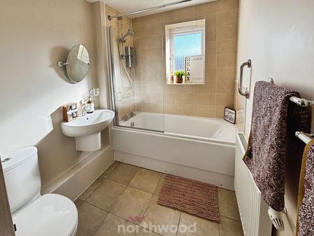 2 bedroom Town house to let in North Street, Doncaster, DN4