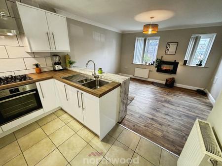 2 bedroom Town house to let in North Street, Doncaster, DN4
