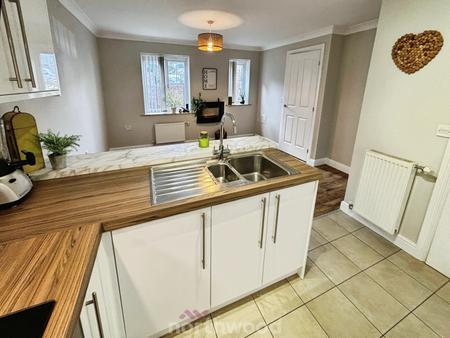 2 bedroom Town house to let in North Street, Doncaster, DN4