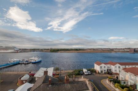 3 bedroom Apartment to let in Ferry Approach, South Shields, NE33