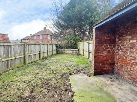 2 bedroom Semi-detached house for sale in Plantation Road, Pallion, Sunderland, SR4
