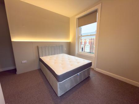 8 bedroom Terraced House to let in Azalea Terrace North 2, Sunderland, SR2