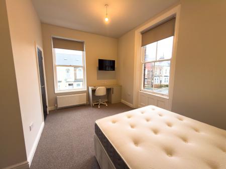 8 bedroom Terraced House to let in Azalea Terrace North 2, Sunderland, SR2