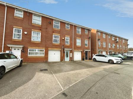 4 bedroom Town house for sale in Douglas Way, Murton, SR7