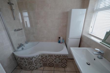 3 bedroom Semi-detached house to let in Lizard Lane, South Shields, NE34
