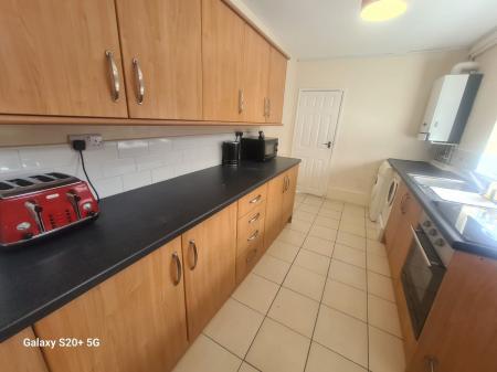 2 bedroom Apartment for sale in Rayleigh Grove, Gateshead, NE8
