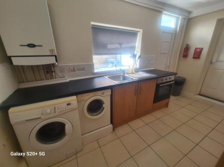 2 bedroom Apartment for sale in Rayleigh Grove, Gateshead, NE8