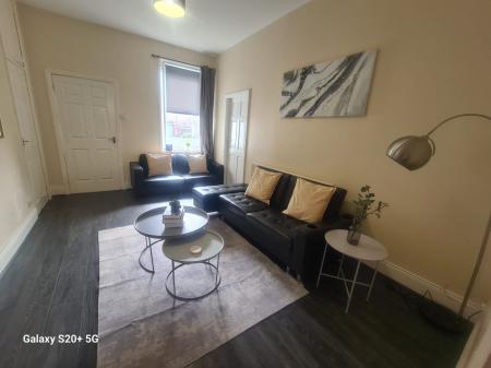 2 bedroom Apartment for sale in Rayleigh Grove, Gateshead, NE8
