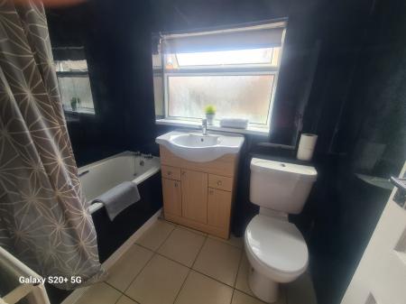 2 bedroom Apartment for sale in Rayleigh Grove, Gateshead, NE8