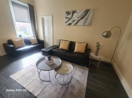 2 bedroom Apartment for sale in Rayleigh Grove, Gateshead, NE8