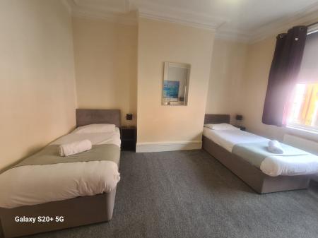 2 bedroom Apartment for sale in Rayleigh Grove, Gateshead, NE8