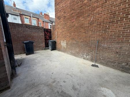 1 bedroom House share to let in Claremont Avenue South, Bensham, Gateshead, NE8