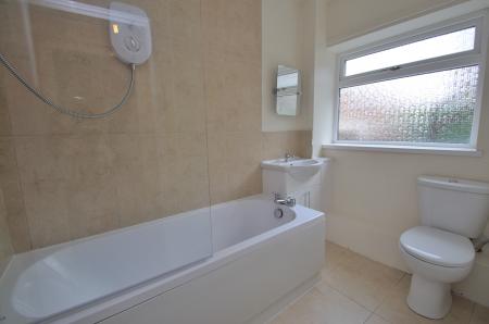 2 bedroom Ground floor flat to let in Hainingwood Terrace, Bill Quay, Gateshead, NE10