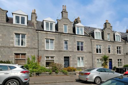 2 bedroom Flat for sale in 54 Balmoral Place, The City Centre, Aberdeen, AB10