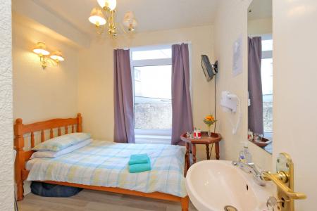 7 bedroom Detached house for sale in Brentwood Villa Guest House, 560 King St, Aberdeen, AB24