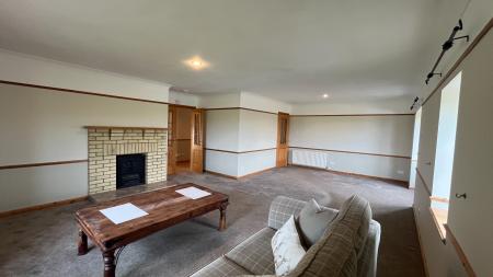 5 bedroom Semi-detached house to let in Mains of Orrock, Balmedie, AB23