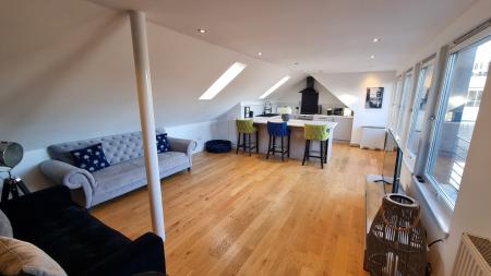 2 bedroom Flat to let in Union Street, The City Centre, Aberdeen, AB10