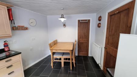 2 bedroom Cottage to let in High Street, Aberdeen, AB24