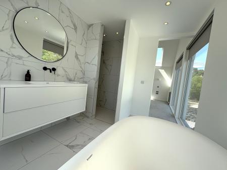 6 bedroom Detached house to let in King's Gate, The West End, Aberdeen, AB15