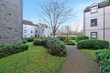 2 bedroom Flat for sale in 12 Craigieburn Park, The West End, Aberdeen, AB15