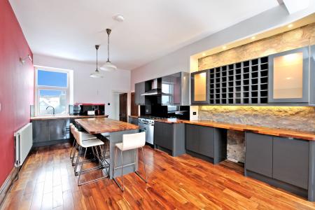 4 bedroom Flat for sale in Richmondhill Place, Aberdeen, AB15