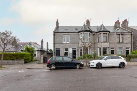 4 bedroom Flat for sale in Richmondhill Place, Aberdeen, AB15