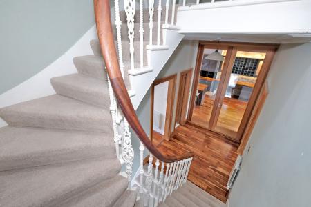 4 bedroom Flat for sale in Richmondhill Place, Aberdeen, AB15