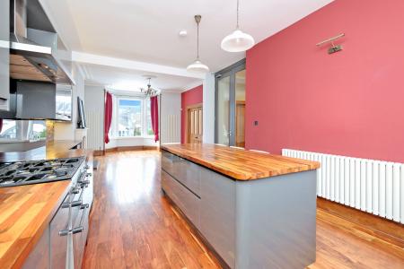 4 bedroom Flat for sale in Richmondhill Place, Aberdeen, AB15