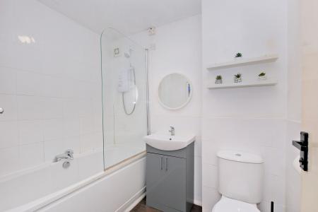 2 bedroom Flat for sale in 202 Headland Court, Ruthrieston, Aberdeen, AB10