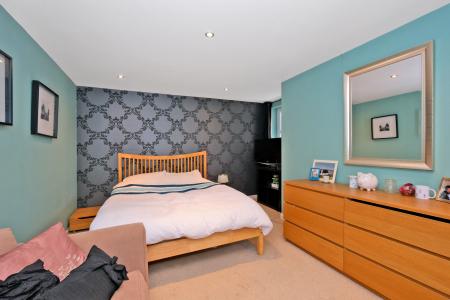 2 bedroom Flat for sale in South College Street, The City Centre, Aberdeen, AB11