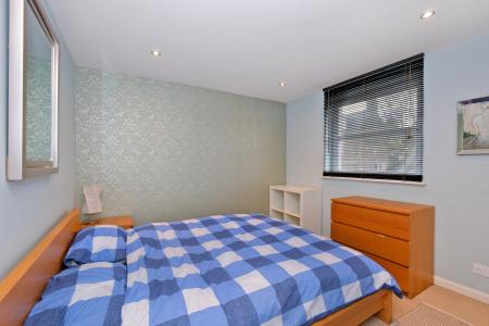 2 bedroom Flat for sale in South College Street, The City Centre, Aberdeen, AB11