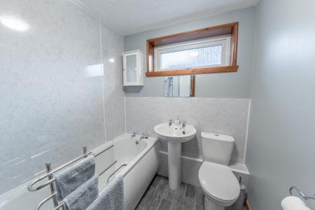 1 bedroom Flat to let in Western Road, Woodside, Aberdeen, AB24