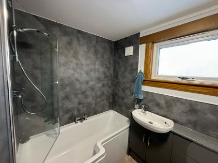 3 bedroom Flat to let in Provost Circle, Inverurie, AB51