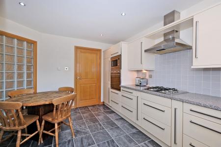 3 bedroom Flat for sale in 160 Polmuir Road, The City Centre, Aberdeen, AB11