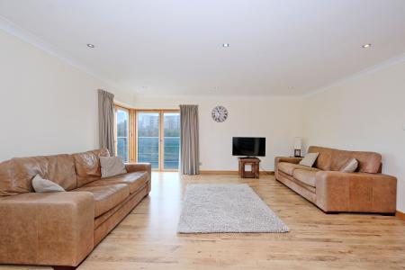 3 bedroom Flat for sale in 160 Polmuir Road, The City Centre, Aberdeen, AB11