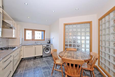 3 bedroom Flat for sale in 160 Polmuir Road, The City Centre, Aberdeen, AB11