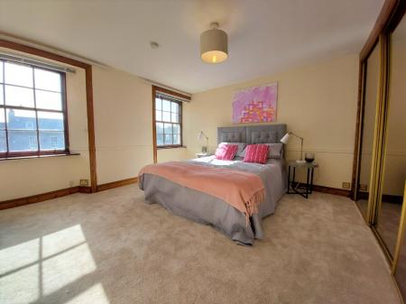 3 bedroom Flat to let in Castle Street, Aberdeen, AB11