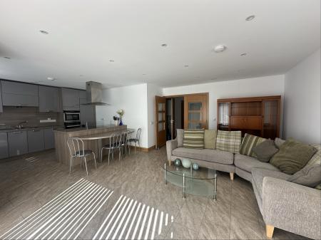 2 bedroom Flat to let in High Street, Banchory, AB31