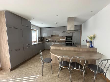 2 bedroom Flat to let in High Street, Banchory, AB31